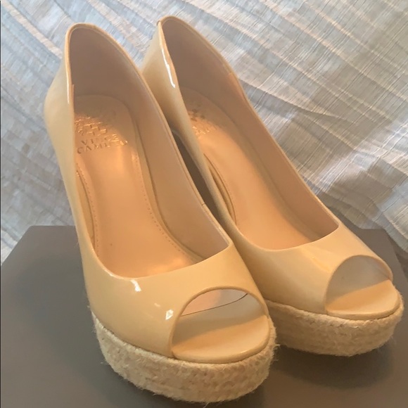 Authentic barely worn nude Vince Camulto wedges - Picture 1 of 5